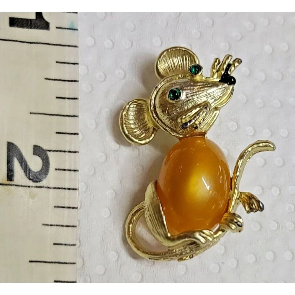 Vintage Mouse Orange Jelly Belly Green Rhinestone Eyes Gold Tone Brooch Pin